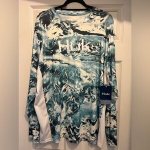 Mens Huk fishing long sleeve. NWT blue/green color